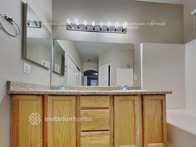 Building Photo - 8840 Crooked Shell Ave