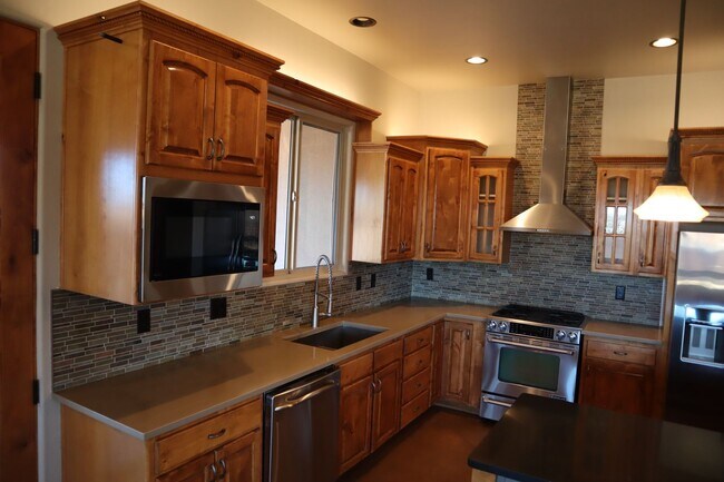 Building Photo - Your own resort! Elegant, Exclusive & Exquisite.