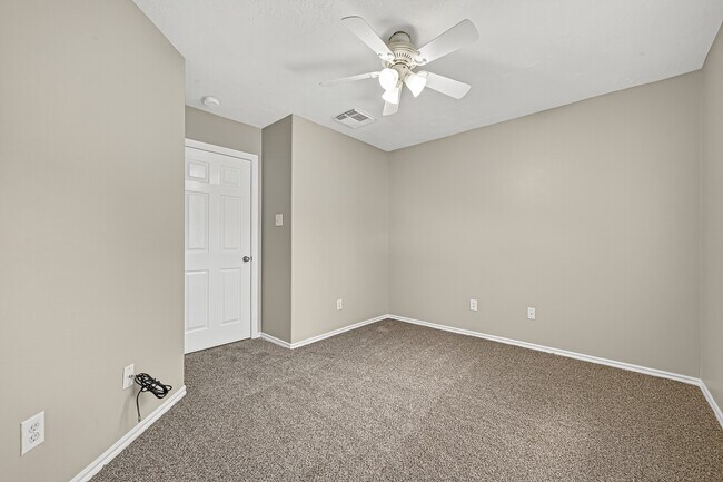 Building Photo - 110 N Burberry Park Cir