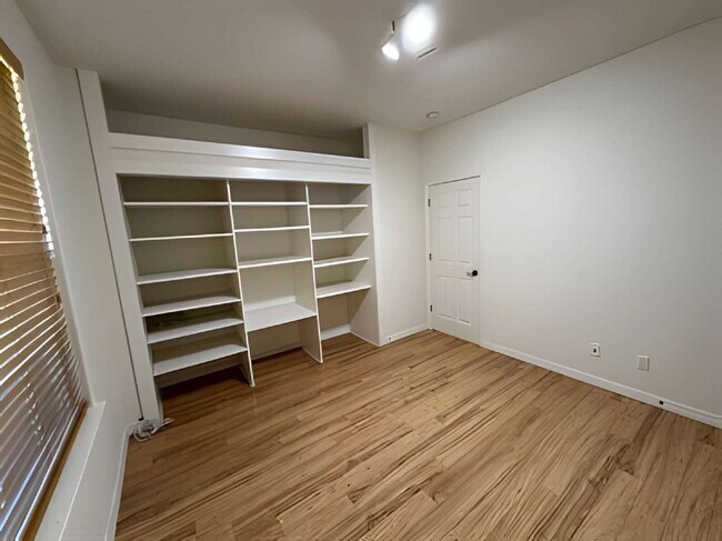 Building Photo - Prestigious Highlands Home for Lease