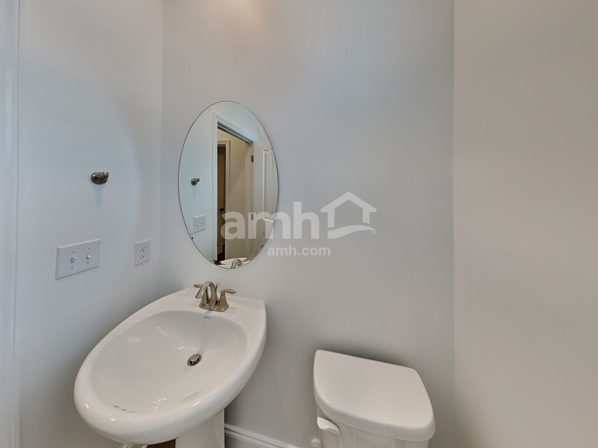 Building Photo - 2108 Williamshire Ln