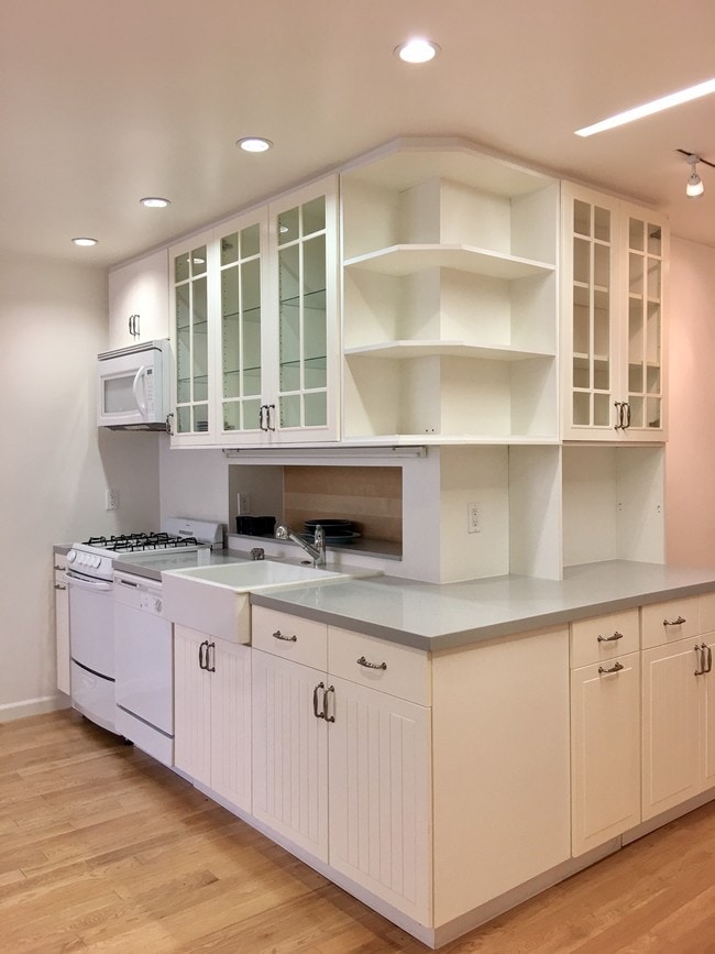 Kitchen like-new appliances, extra storage - 12116 Ohio Ave