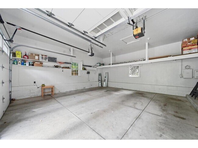 Building Photo - 3916 W 28th St