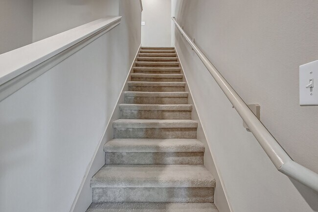 Building Photo - Ready to move in!