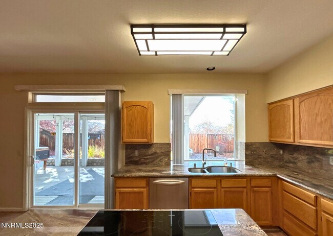 Building Photo - 1685 Southview Dr