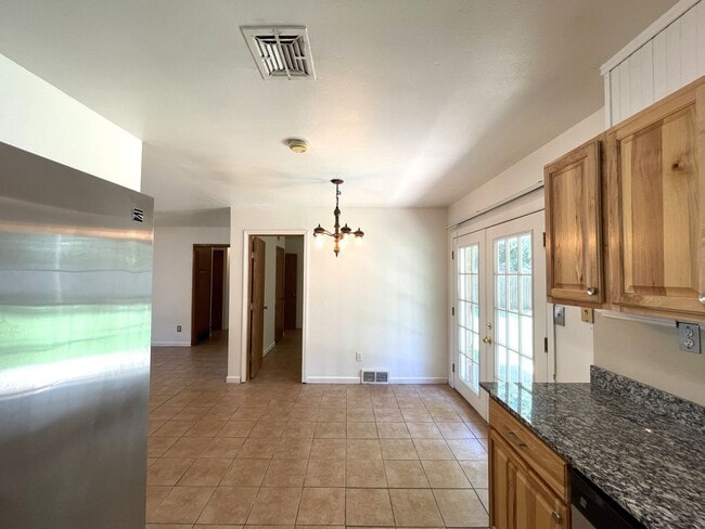 Building Photo - 1817 Hardy Dr