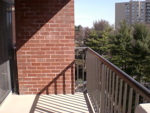 Building Photo - 1300 Army Navy Dr