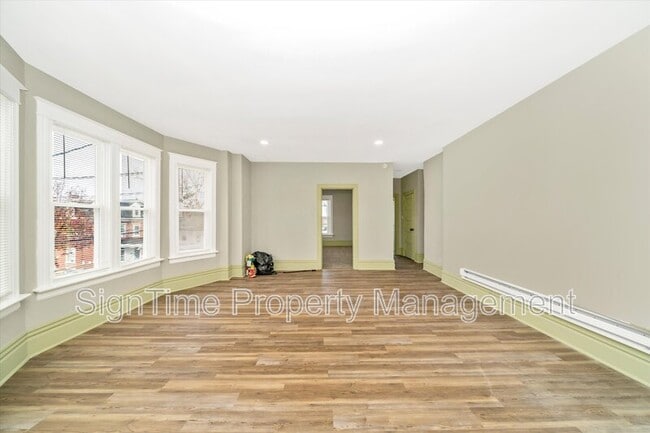 Building Photo - 25 Wayside Ave