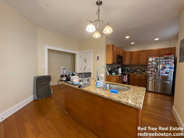 Building Photo - 11 Babcock St