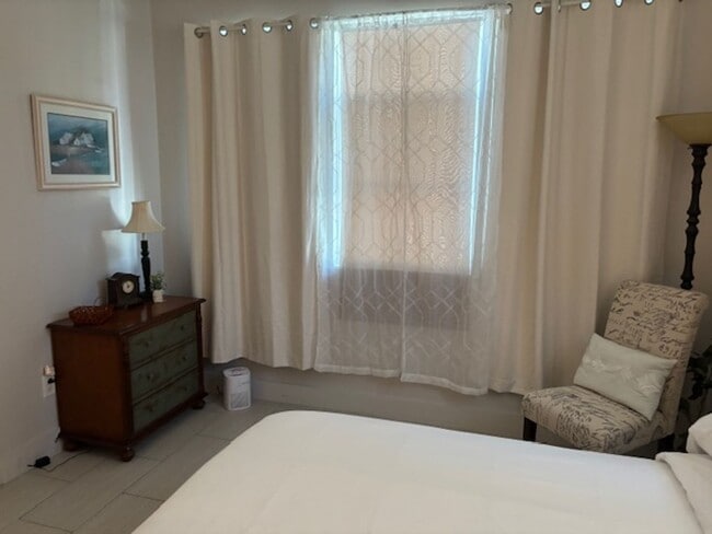 Building Photo - 2-bedroom 1 bath garage apartment with a garage parking space!!