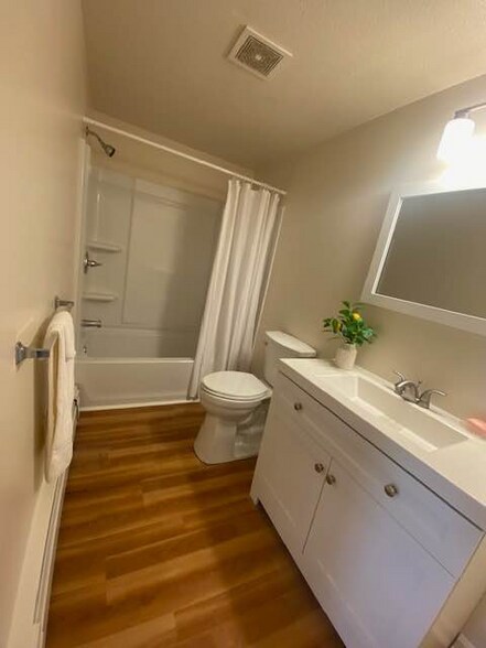 Building Photo - 106 Burnell Dr