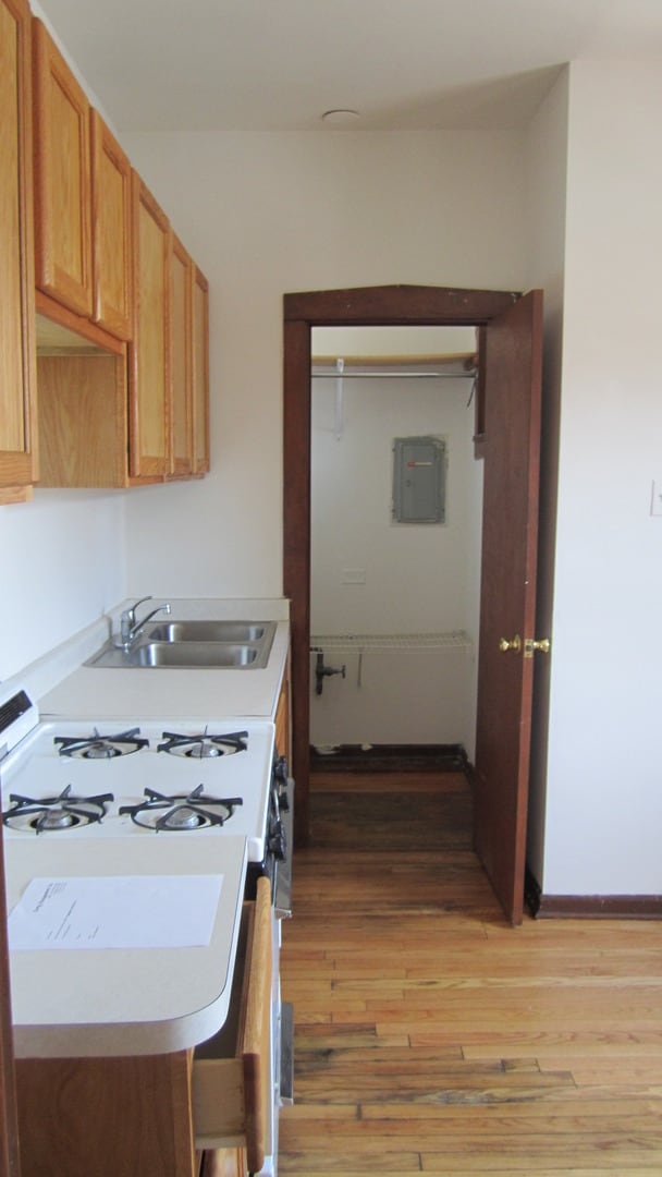 Building Photo - Beautiful Studio Apartment Available for Sublet March 1st