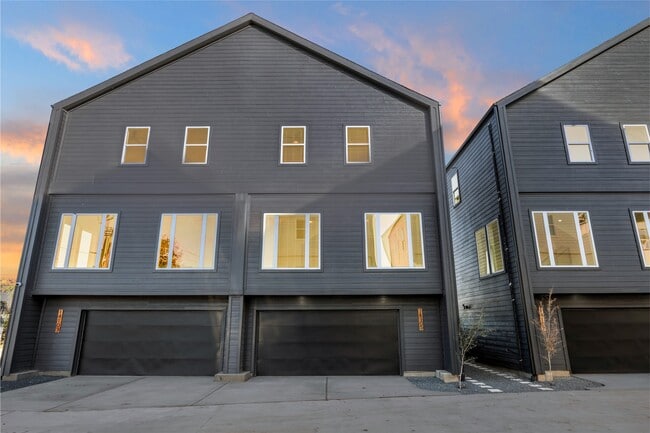 Primary Photo - 14109 W Forest Dr