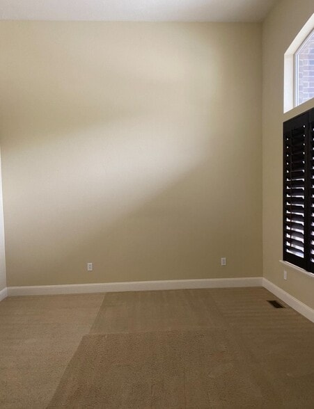 Building Photo - 581 Oak View Ct