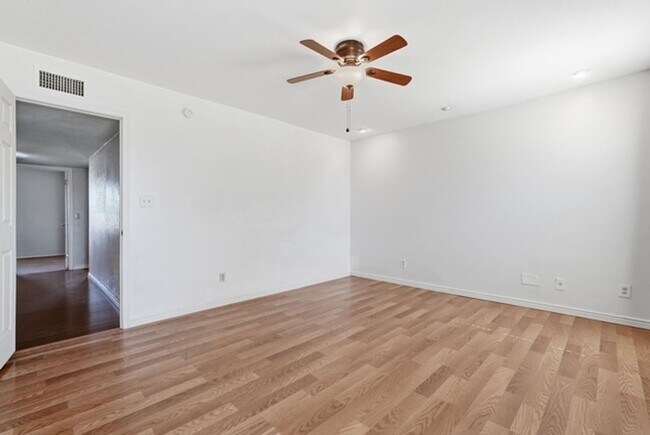 Building Photo - Mesa 4 Bed Single-Level Home • 2,044 Sq Ft • Oversized Yard • Stapley & McKellips