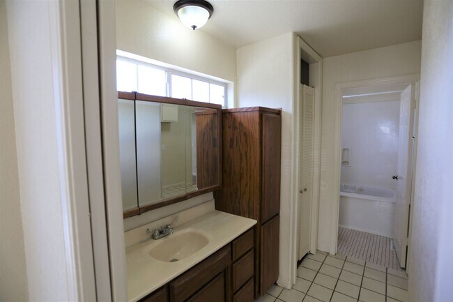 Building Photo - Beautiful home in Patterson