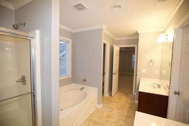 Building Photo - 7897 The Lakes Point