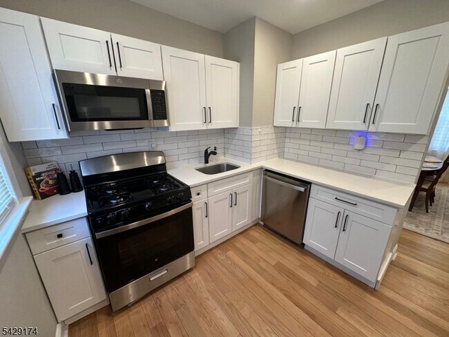 Building Photo - 282 Weequahic Ave