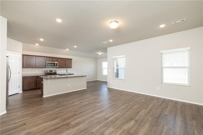 Building Photo - 2701 Bauer St