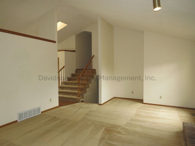 Building Photo - Spacious 3 Bedroom House on the West Side with Mountain Views