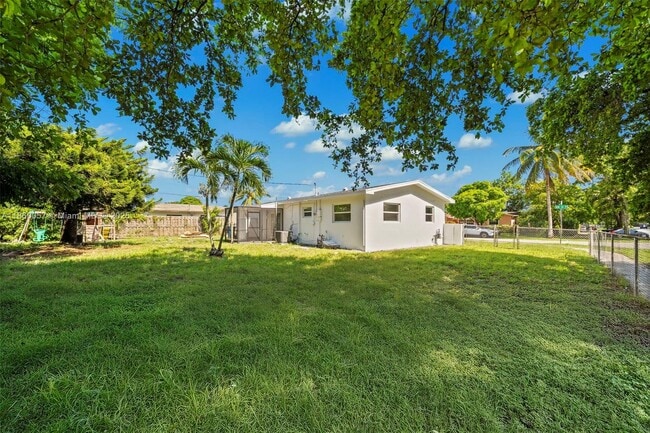 Building Photo - 5991 NW 14th Pl
