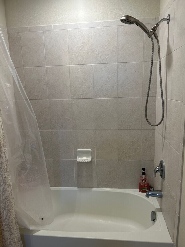 Building Photo - Beautiful and spacious 5/3 Kissimmee
