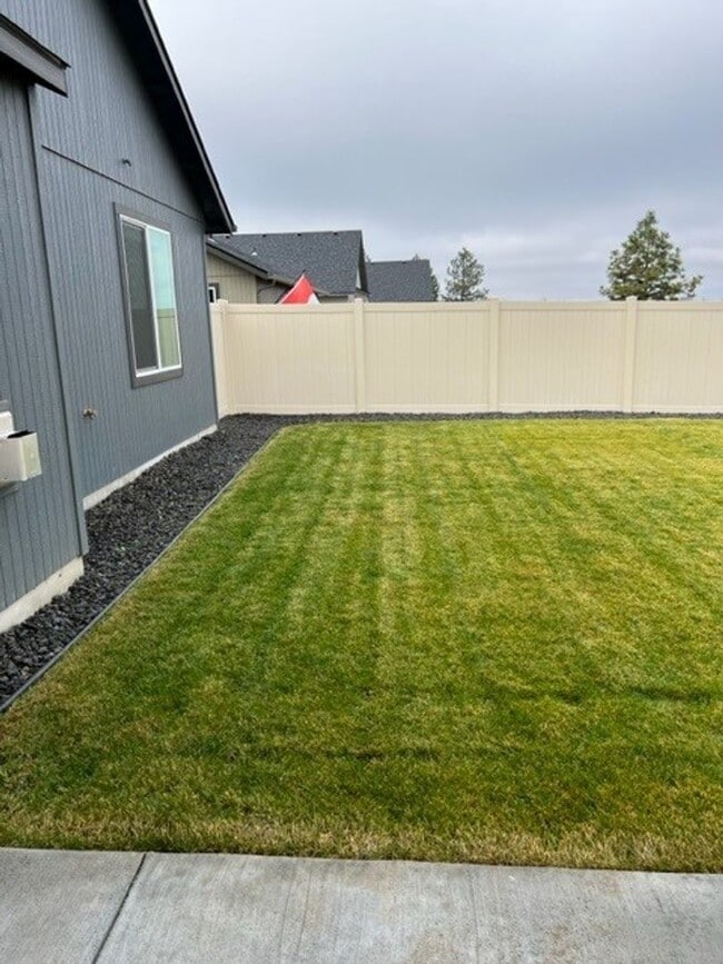 Building Photo - Beautiful 3-Bedroom, 2-Bathroom Home in Sp...