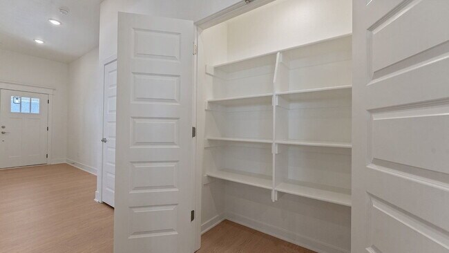 Building Photo - "Superb 4-Bed Oasis with Granite Elegance & a Cozy Fireplace in Fayetteville!"