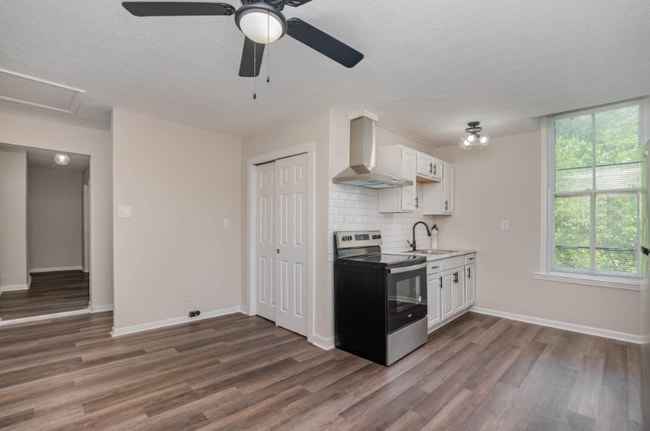 Building Photo - 3030 Cleinview Ave