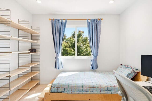 Building Photo - Stunning 3-Bedroom Home in a Prime Mountain View Location with Top-Rated Los Altos Schools!
