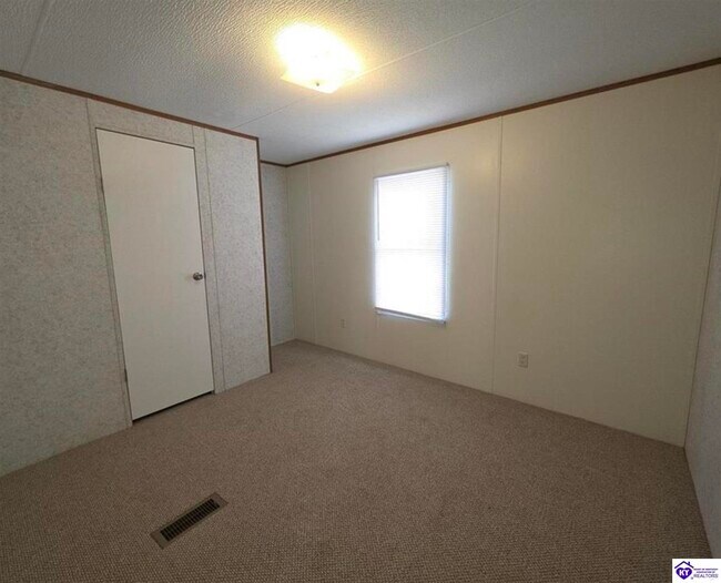 Building Photo - 412 Oak Ridge Dr