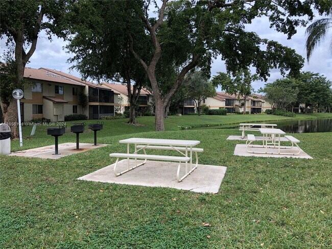 Building Photo - 506 Gardens Dr