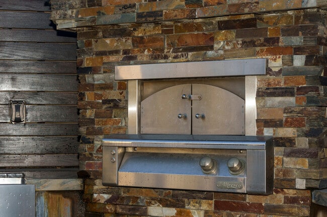 Building Photo - 8562 Sandy Hook Dr