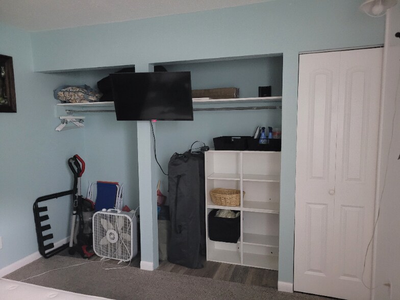 Building Photo - 308 Miracle Strip Pkwy SW