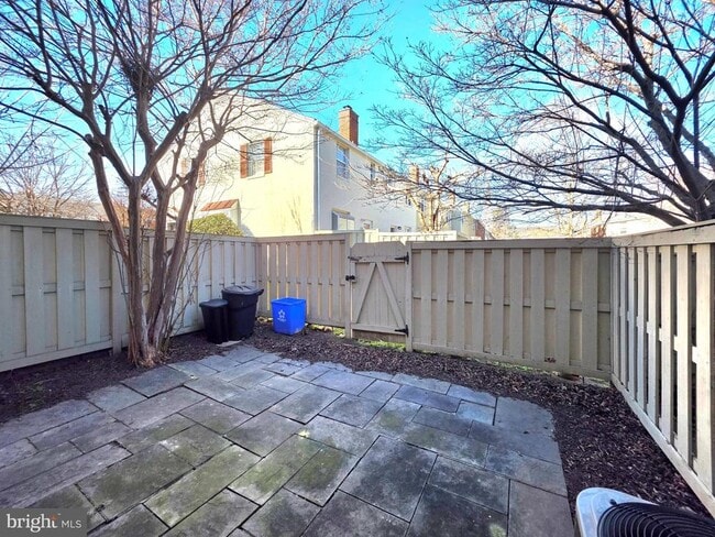 Building Photo - 2510 N Dearing St