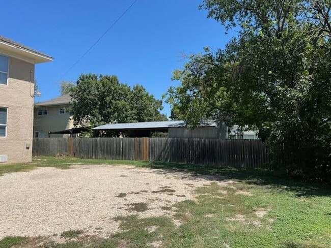 Building Photo - 2208 Sanger Ave