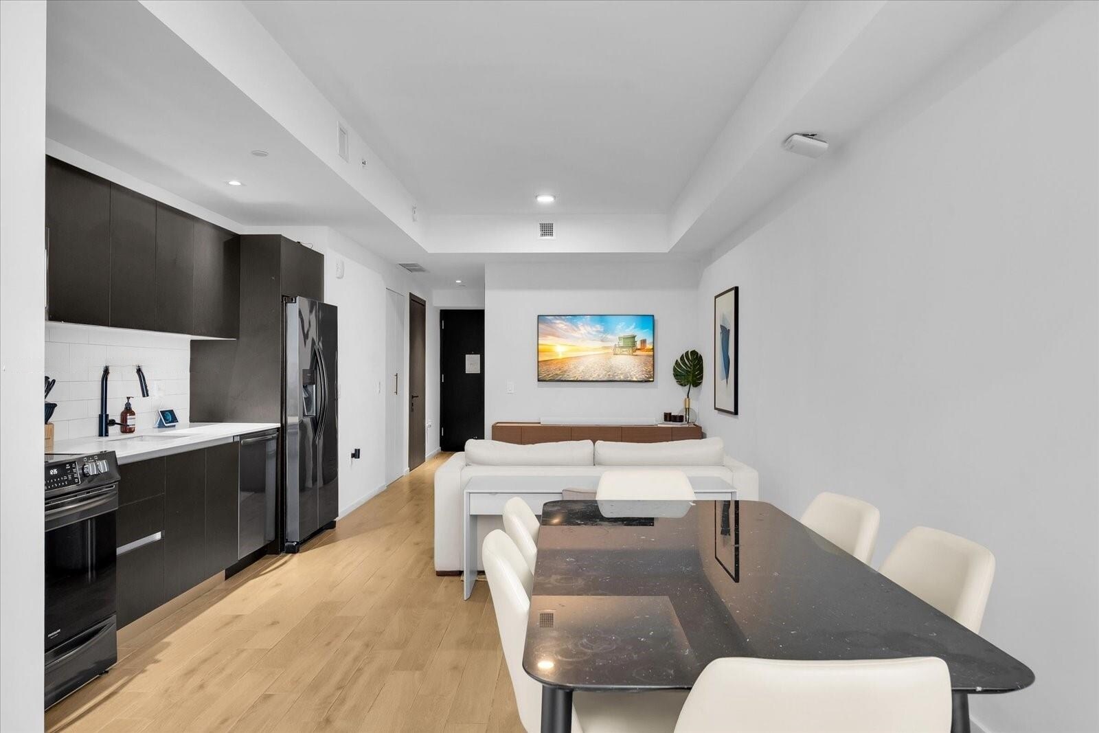 Building Photo - 398 NE 5th St