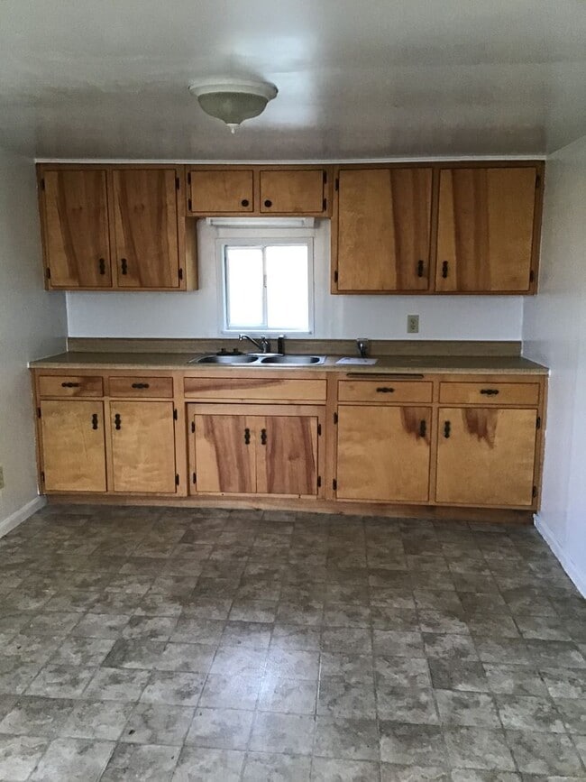 Building Photo - Move In Special 1/2 off 1st month