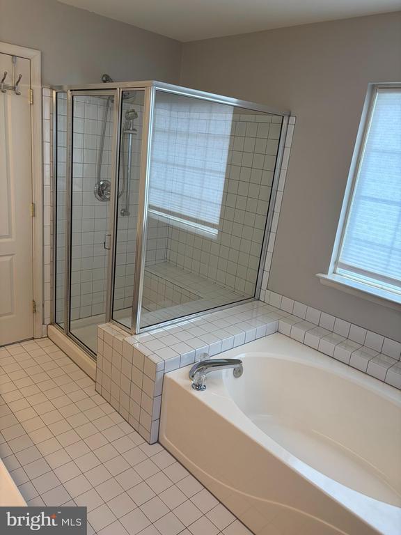 Building Photo - 506 Summervale Ct