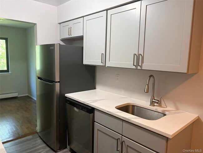 Building Photo - 17 Brevoort Dr