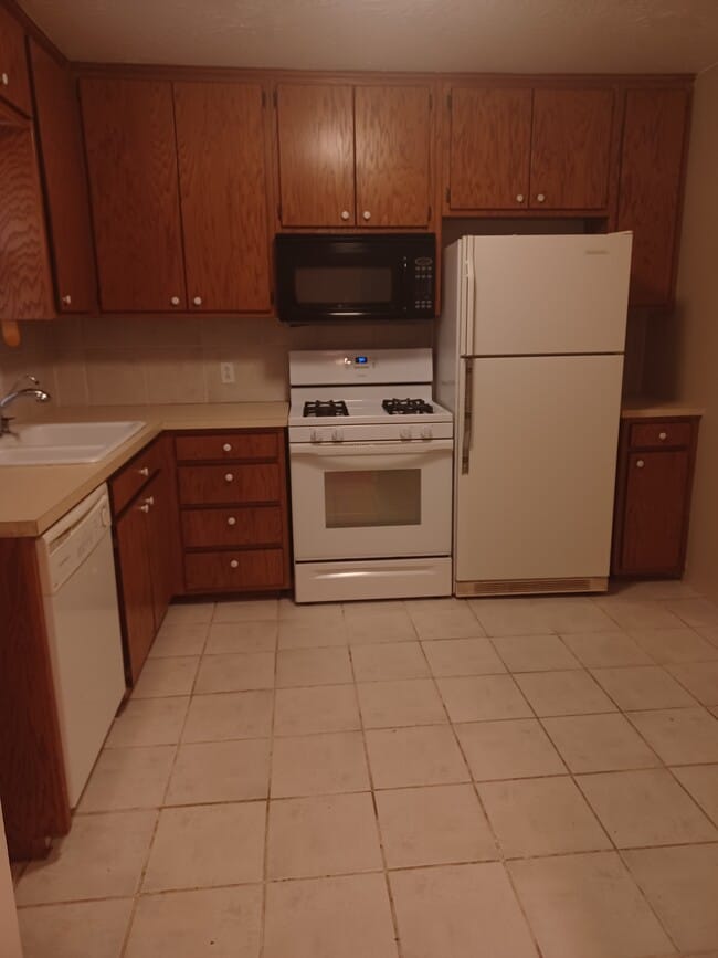 Building Photo - 208 Acoma Dr
