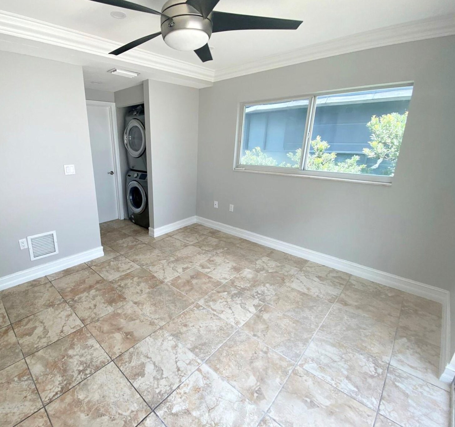 Building Photo - 235 SW 17th Rd