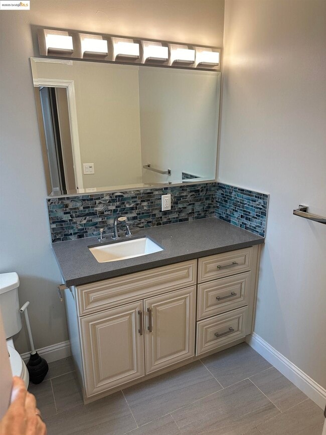 Building Photo - 22550 Hidden Hollow Dr