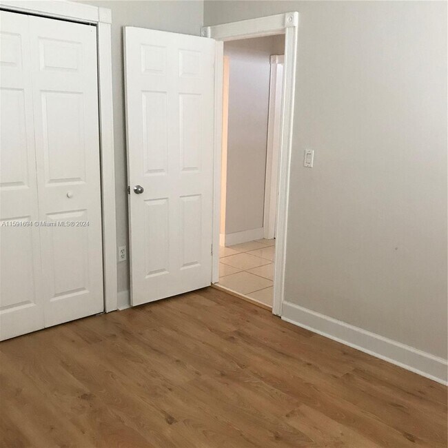 Building Photo - 216 SW 7th St