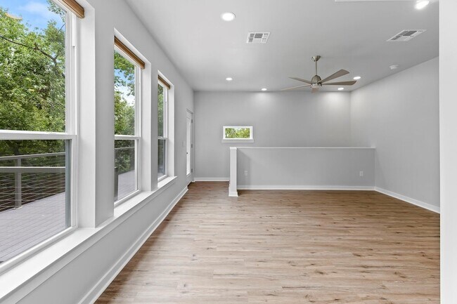 Building Photo - 100 Bryson Bend