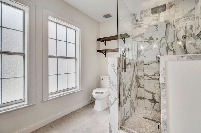 Building Photo - 3-BEDROOM IN ALAMO HEIGHTS W/ POOL