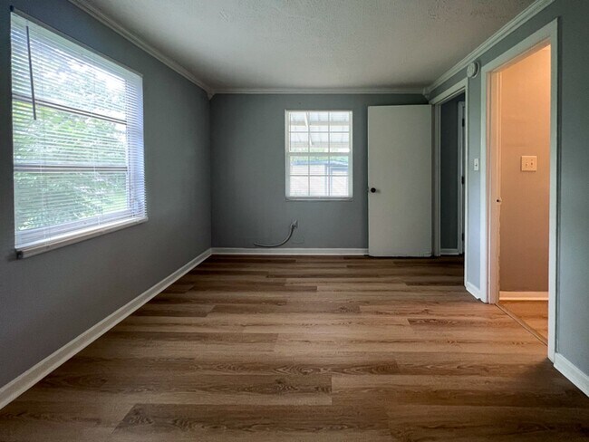 Building Photo - Pet Friendly 3BR/2BA Bungalow located in Gainesville Heights Available Mid-August!