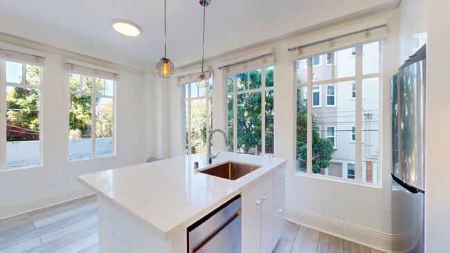 Building Photo - 3272 21st St