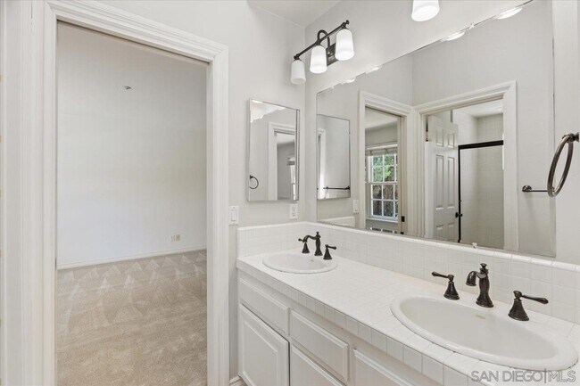 Building Photo - 512 S Granados Ave