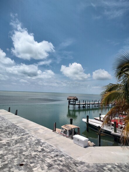 Building Photo - 10877 Overseas Hwy